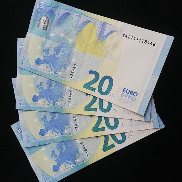 euro €20 bills